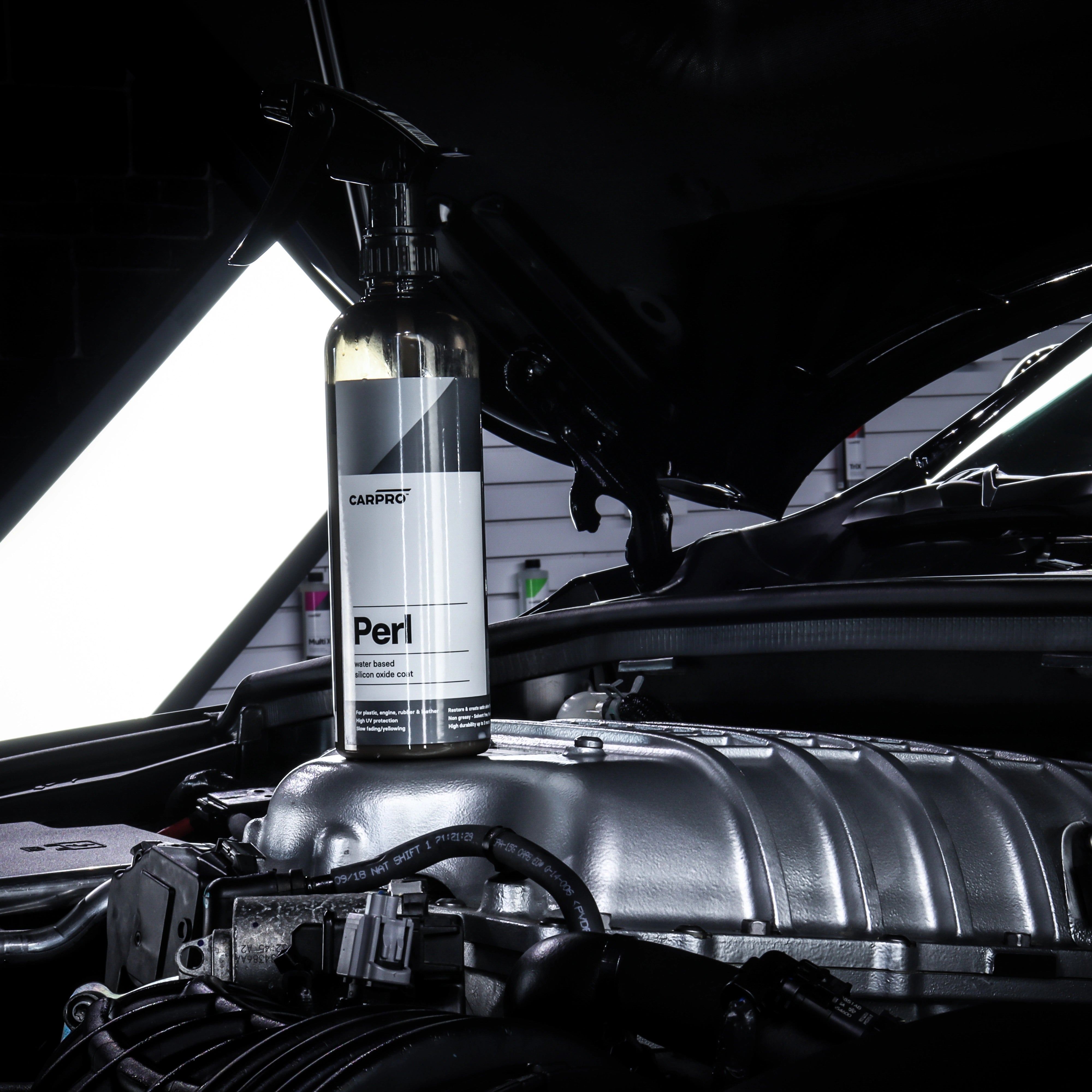 CARPRO Perl – essentieel in car detailing producten voor auto dieptereiniging, auto wassen producten, en krassen verwijderen auto. Ideaal als coating auto, glascoating auto, en keramische coating auto. Biedt uitstekende velg bescherming.