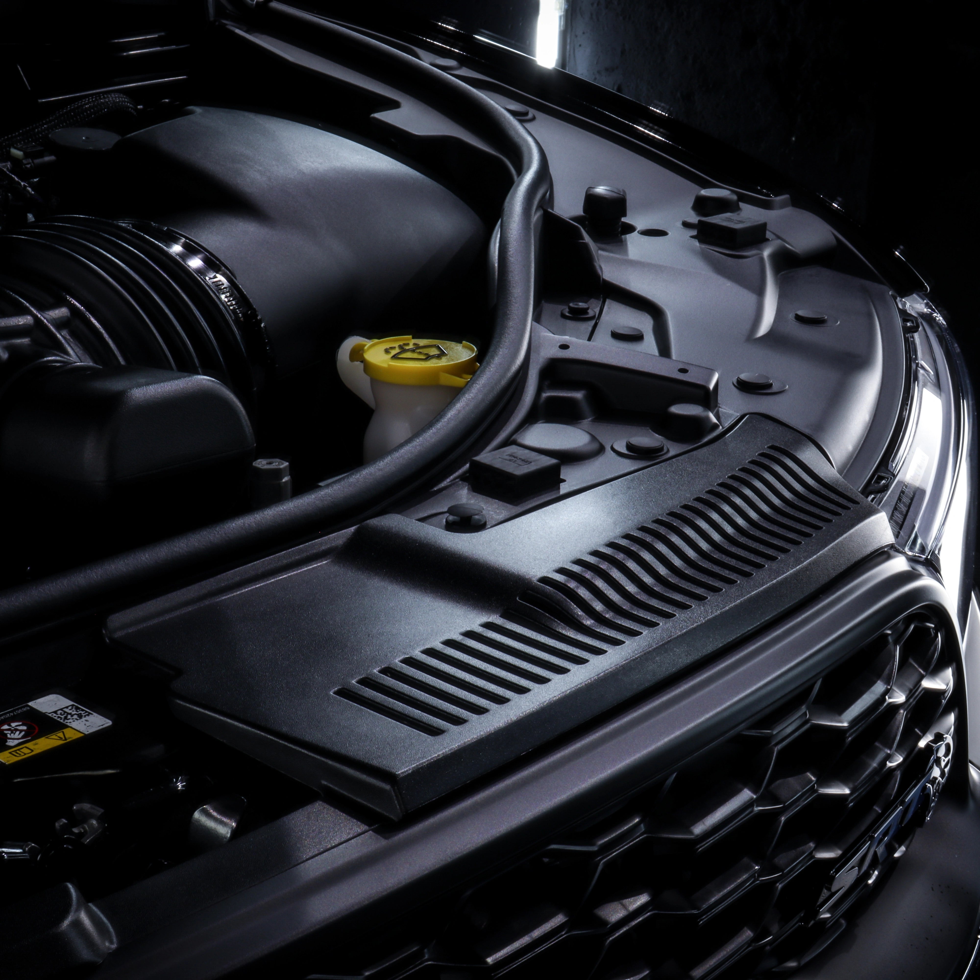 CARPRO Perl – essentieel in car detailing producten voor auto dieptereiniging, auto wassen producten, en krassen verwijderen auto. Ideaal als coating auto, glascoating auto, en keramische coating auto. Biedt uitstekende velg bescherming.