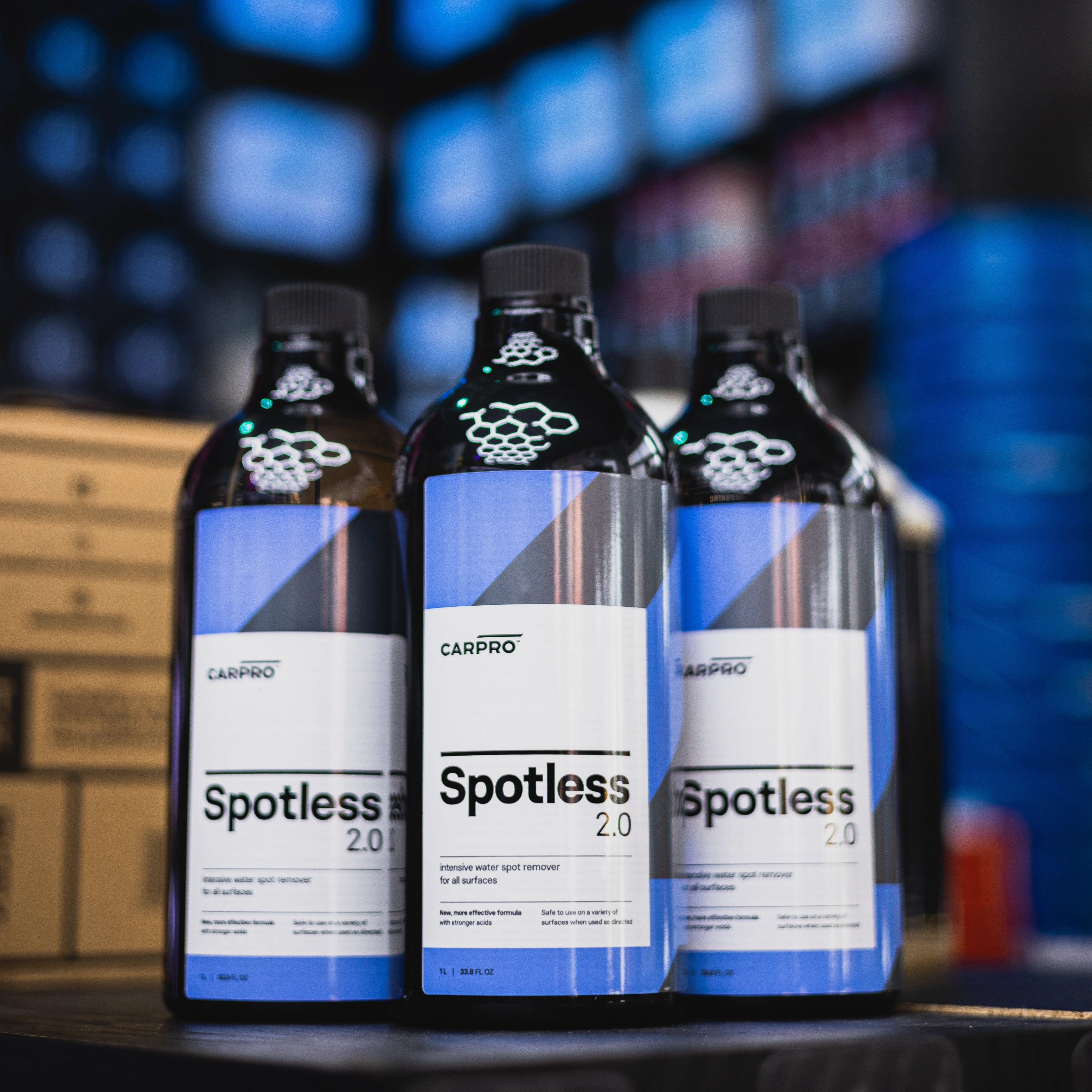 CARPRO SPOTLESS 2.0: Regenwater druppels verwijderen, is een veelzijdig product binnen car detailing producten. Ideaal als autowax voor auto wassen producten en dieptereiniging auto. Biedt een duurzame coating auto, vergelijkbaar met keramische coating auto, en zorgt voor optimale velg bescherming en het rubbers auto onderhouden.