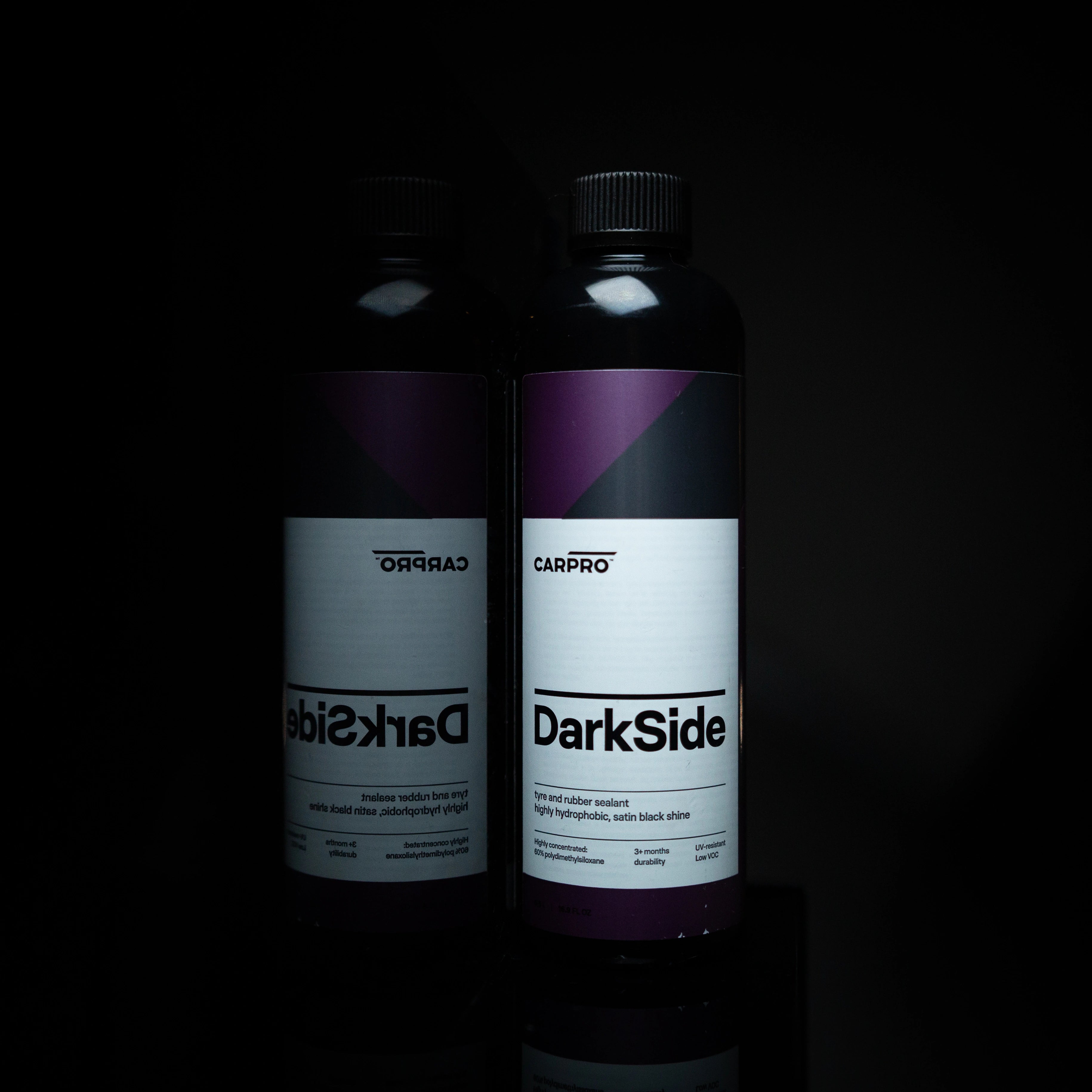 CARPRO DarkSide Tire & Rubber Sealant – essentieel in car detailing producten voor auto dieptereiniging, auto wassen producten, en krassen verwijderen auto. Ideaal als coating auto, glascoating auto, en keramische coating auto. Biedt uitstekende velg bescherming.