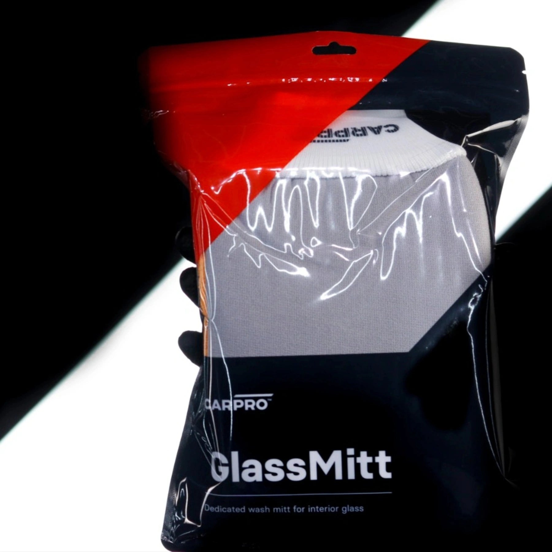 De microvezeldoek auto is een onmisbaar onderdeel van car detailing producten en auto wassen producten. Ideaal voor dieptereiniging auto, het verwijderen van autoshampoo en autoshampoo met wax, en het perfect droog maken van het voertuig met droogdoeken voor auto. Ook uitstekend voor het auto interieur reinigen zonder krassen of strepen achter te laten.