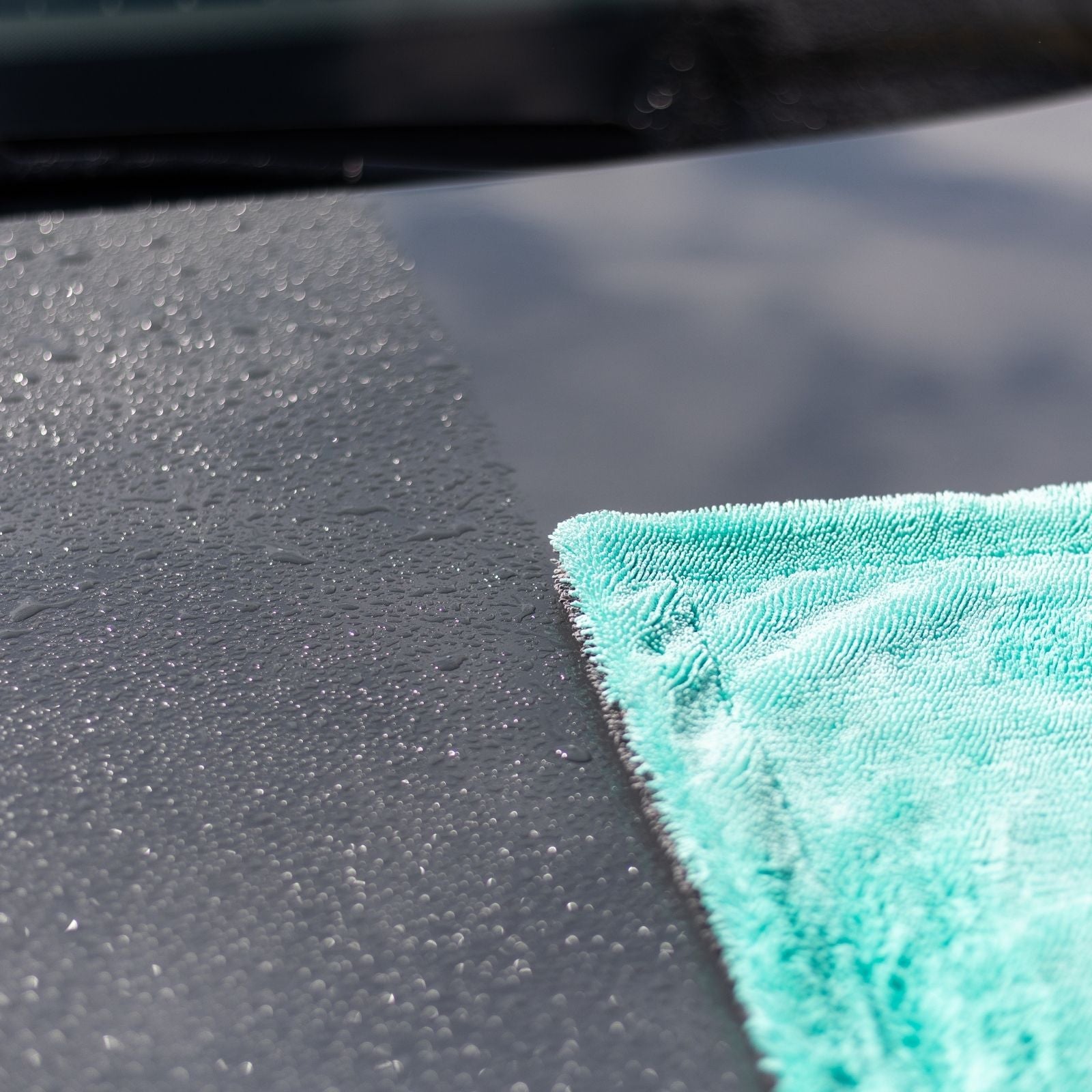 Aqua Drying Towel XL – essentiële Microvezeldoek Auto, Droogdoeken Voor Auto car detailing producten voor auto dieptereiniging, auto interieur reinigen, tapijt auto reinigen, Krassen Verwijderen Auto, lederen autozetels reinigen, en als onderdeel van auto wassen producten.