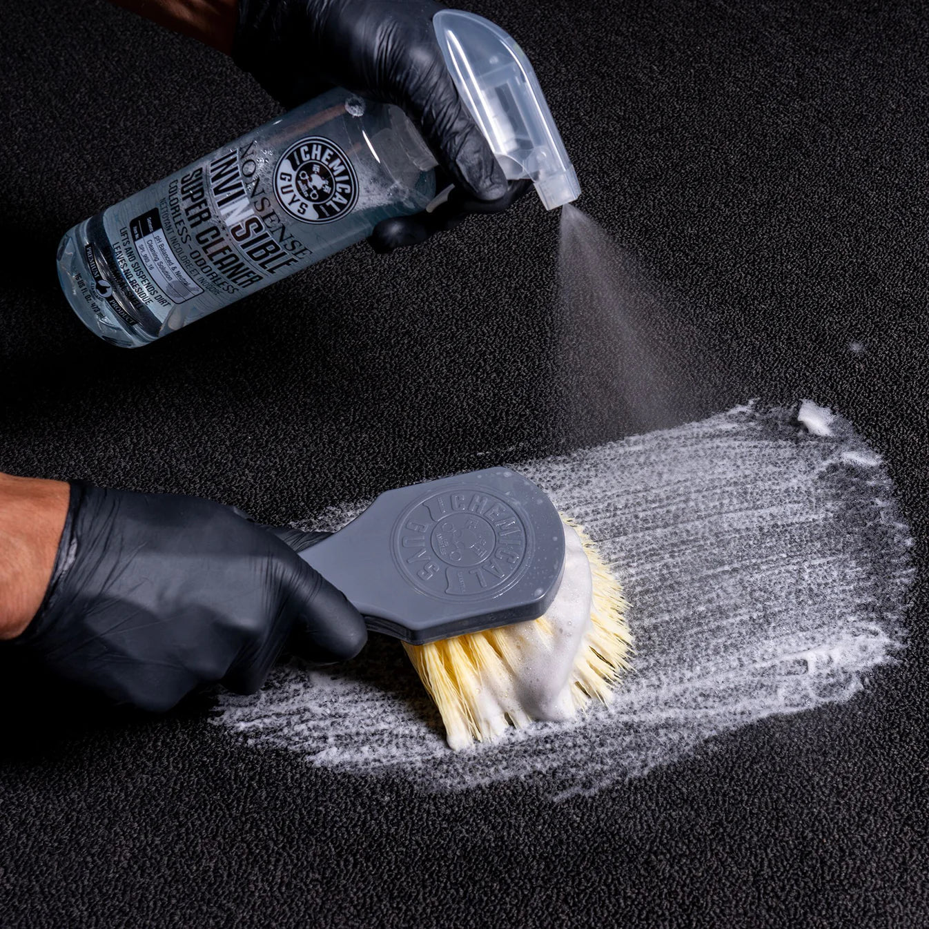 Chemical Guys Nice & Stiff Heavy Duty Carpet & Interior Brush voor auto interieur reinigen, ideaal voor tapijt auto reinigen en tapijtreiniger auto, onmisbaar in auto dieptereiniging en auto wassen producten binnen car detailing producten.